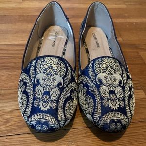 Beautiful Gold and Navy Blue Moccasin